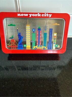 New York City Tin w/Skyline Design
